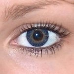3 tones blue v detailu na původní barvě očí hnědé