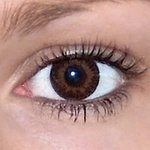 3 tones brown v detailu na původní barvě očí hnědé