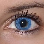 Basic blue v detailu na původní barvě očí hnědo-zelené