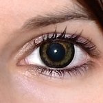 Awesome black v detailu na původní barvě očí hnědo-zelené